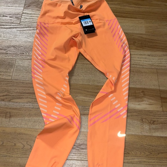 Nike Speed Tight Fit Leggings Size Medium - NWT CU3288-835 - Womens - Picture 3 of 3